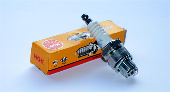 Zündkerze / Spark Plug BR8 HS
