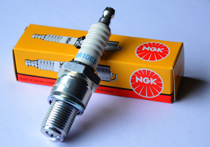 Zündkerze / Spark Plug BR9 ES